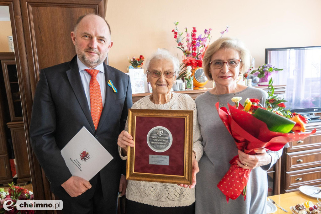 Medal marszałka dla pani Wiktorii z Torunia