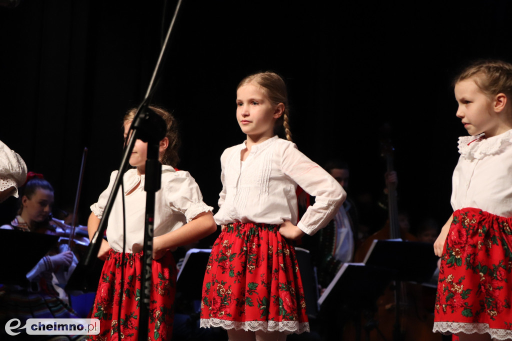 Świętowano Dzień Kobiet z zespołem ludowym