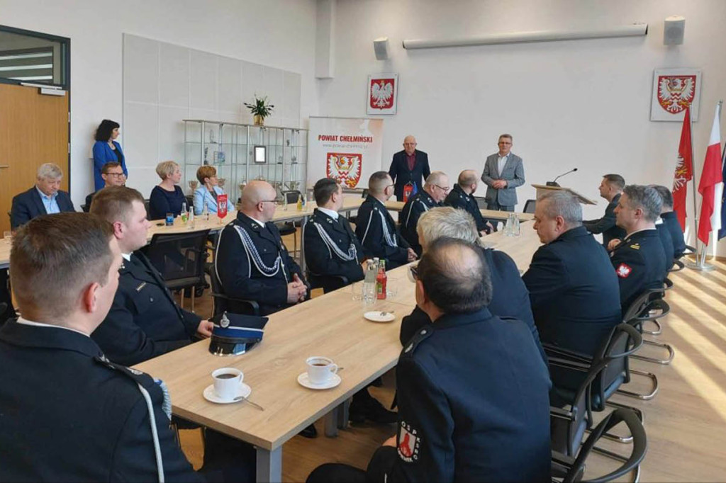 Podpisanie umów w sprawie przekazania przez Powiat Chełmiński...