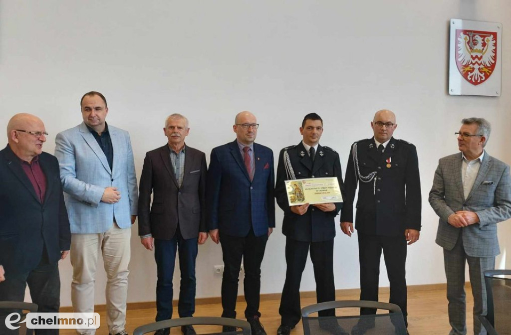 Podpisanie umów w sprawie przekazania przez Powiat Chełmiński...