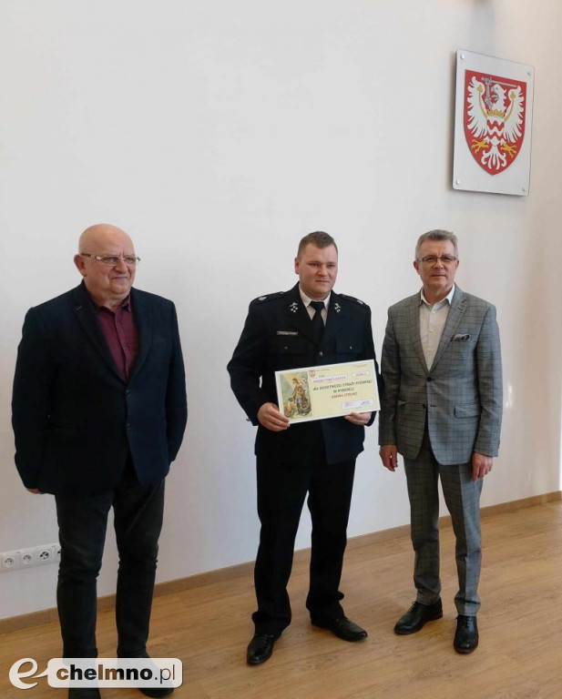 Podpisanie umów w sprawie przekazania przez Powiat Chełmiński...
