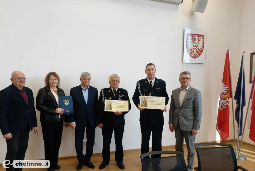 Podpisanie umów w sprawie przekazania przez Powiat Chełmiński...