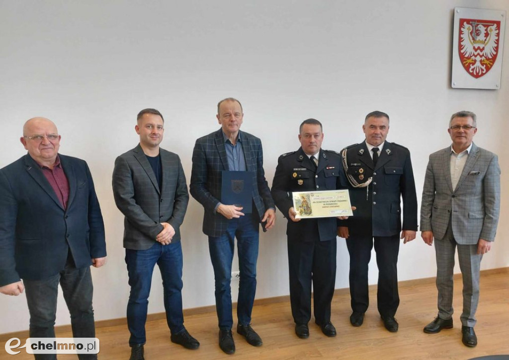 Podpisanie umów w sprawie przekazania przez Powiat Chełmiński...