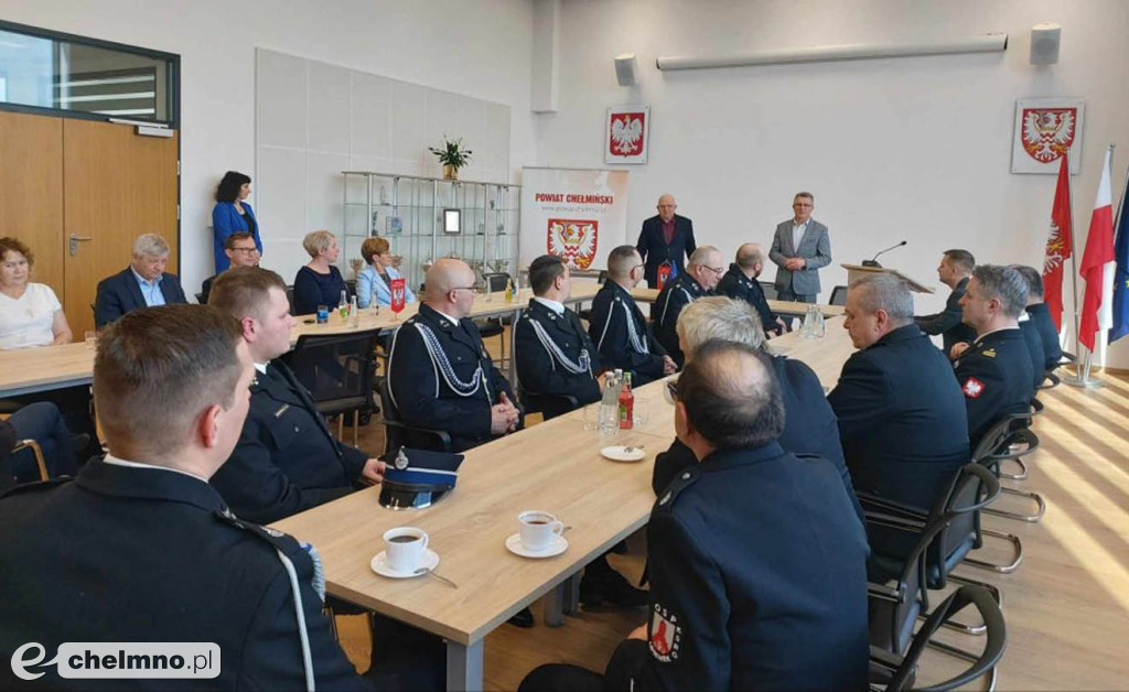 Podpisanie umów w sprawie przekazania przez Powiat Chełmiński...
