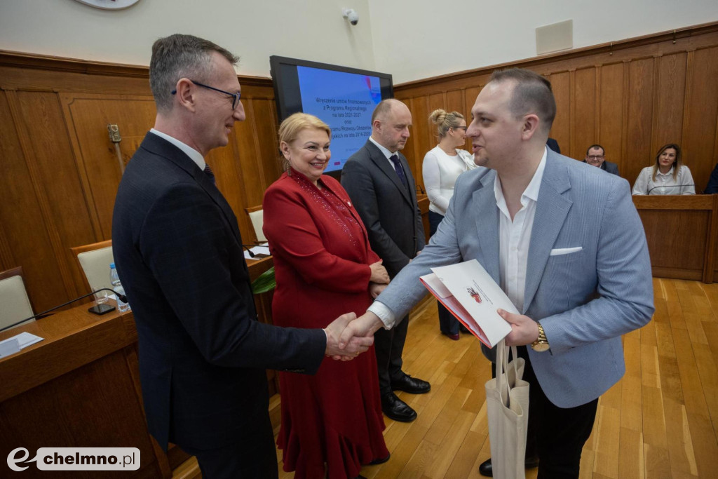 Środki unijne na politykę społeczną, biznes i innowacje