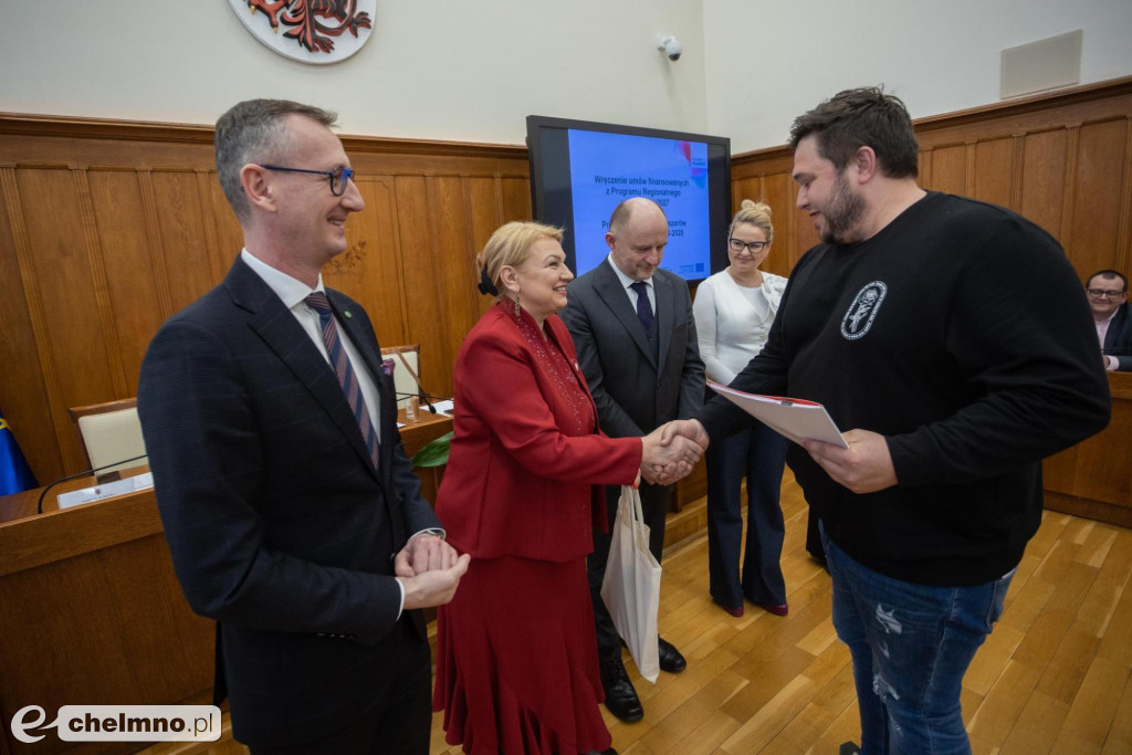 Środki unijne na politykę społeczną, biznes i innowacje