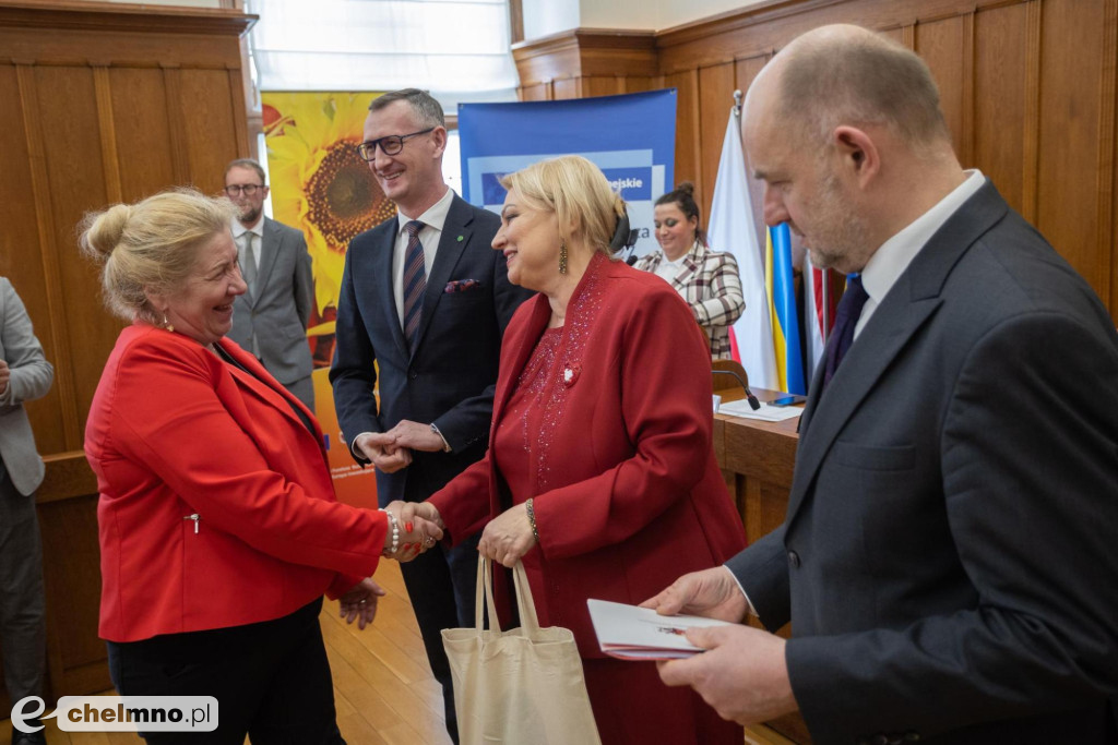 Środki unijne na politykę społeczną, biznes i innowacje