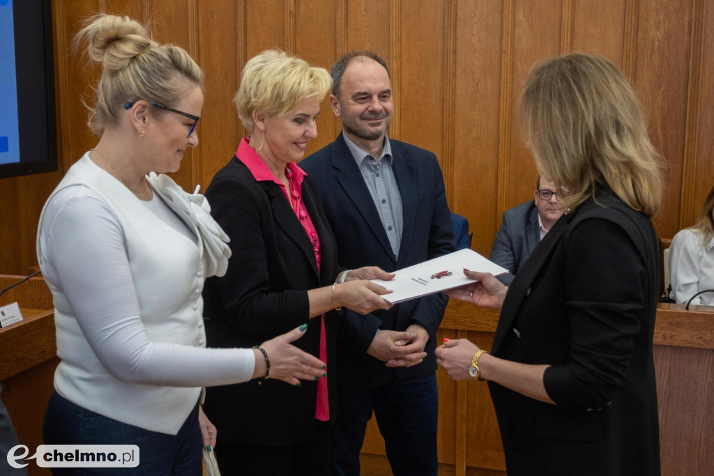 Środki unijne na politykę społeczną, biznes i innowacje