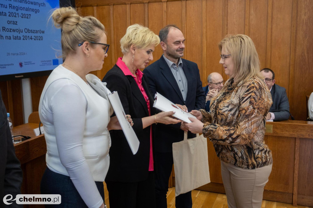 Środki unijne na politykę społeczną, biznes i innowacje