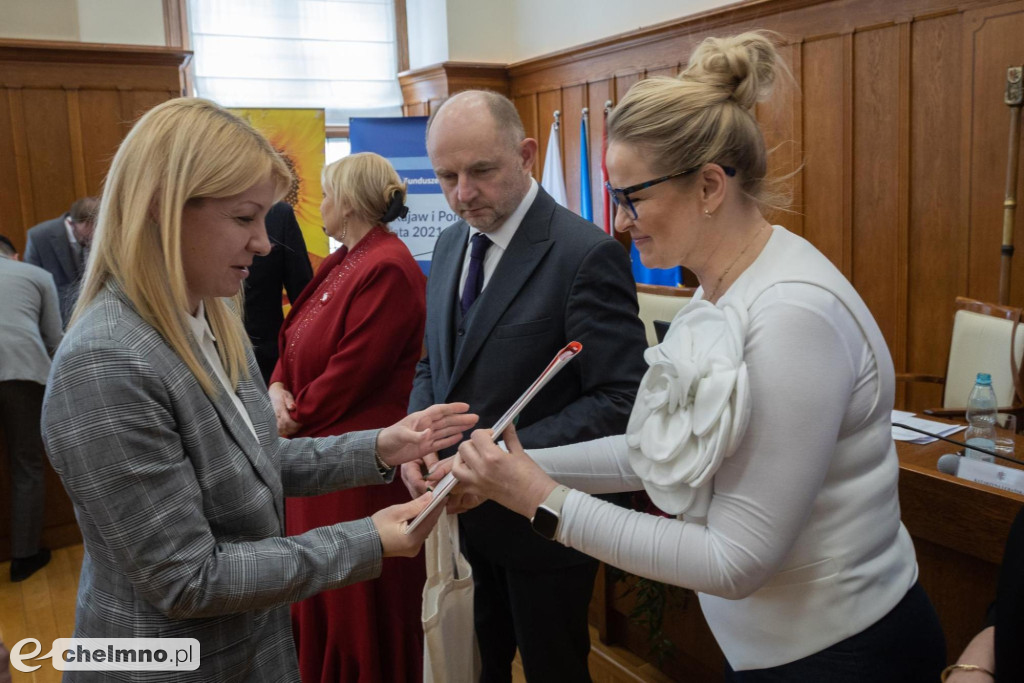 Środki unijne na politykę społeczną, biznes i innowacje