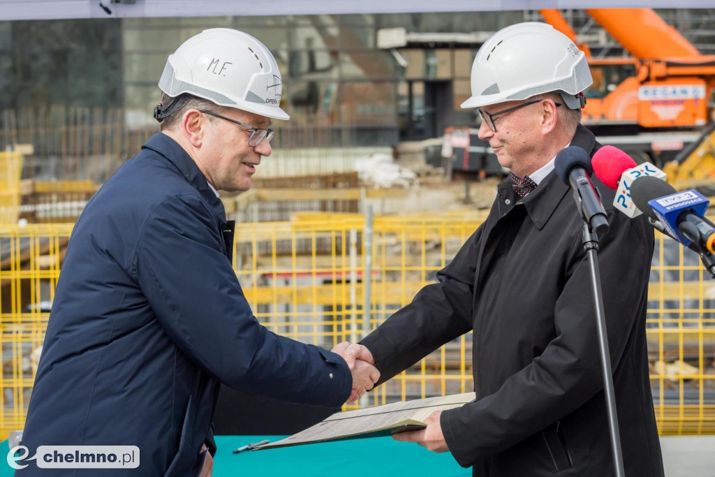 Akt erekcyjny pod rozbudowę Opery Nova