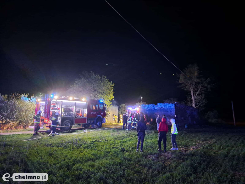 Pożar budynku mieszkalnego w Pilewicach. Rodzina straciła dach nad głową