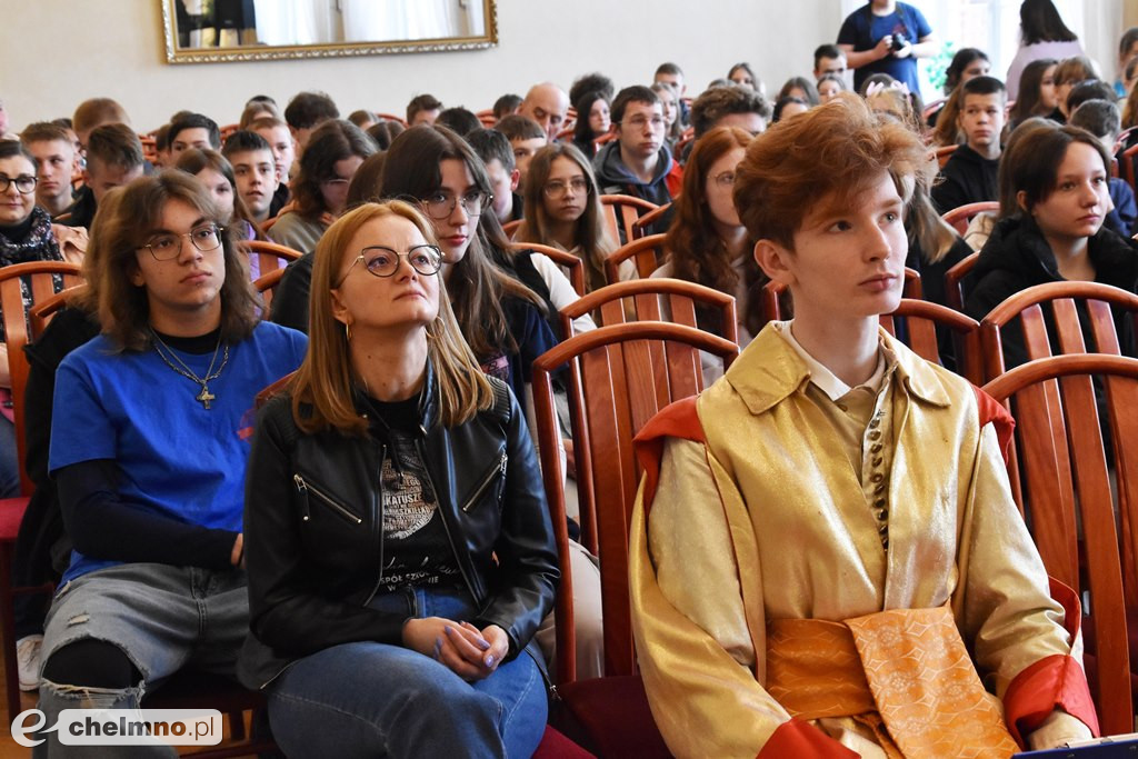 Kreatywny i sympatyczny 