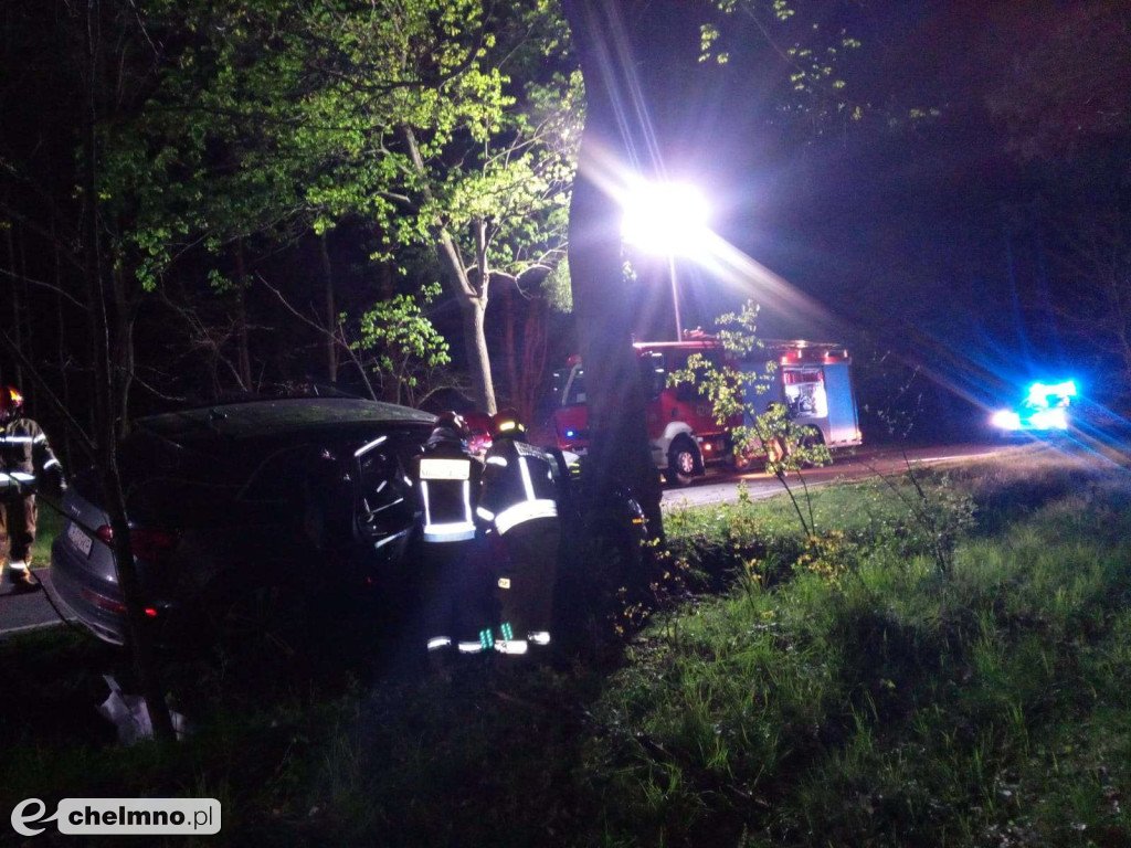 Tragedia uniknięta o włos! Audi na drzewie niedaleko Chełmna