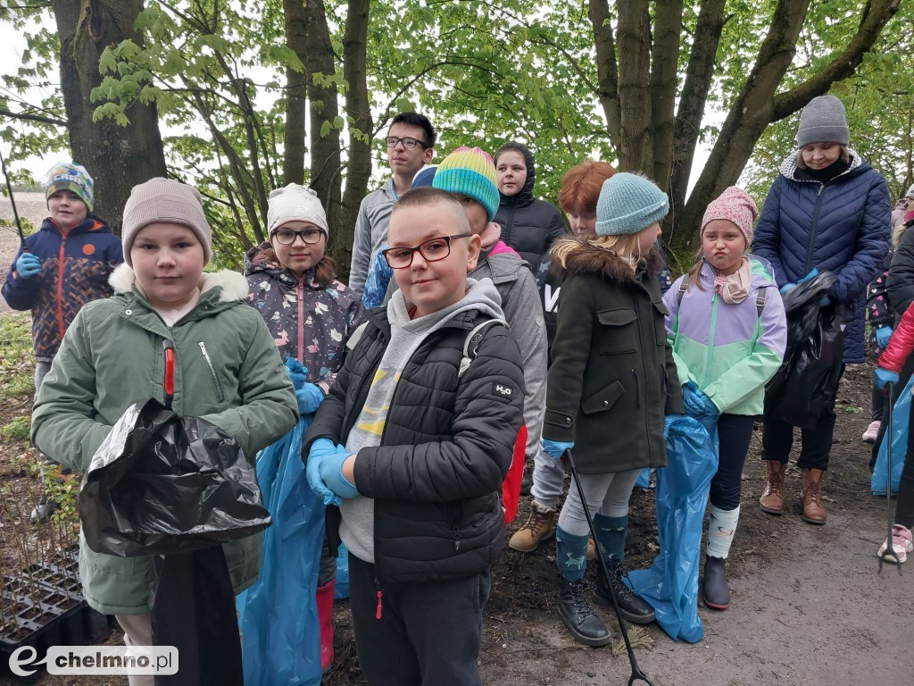 Wspólne sprzątanie lasu