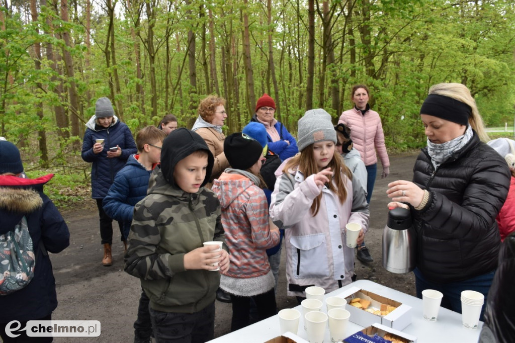 Wspólne sprzątanie lasu