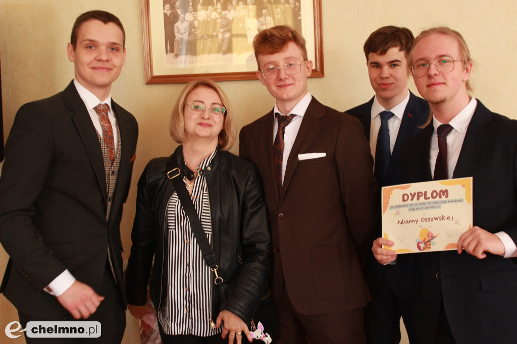 Pożegnanie uczniów klas maturalnych w ZS nr 2 w Chełmnie