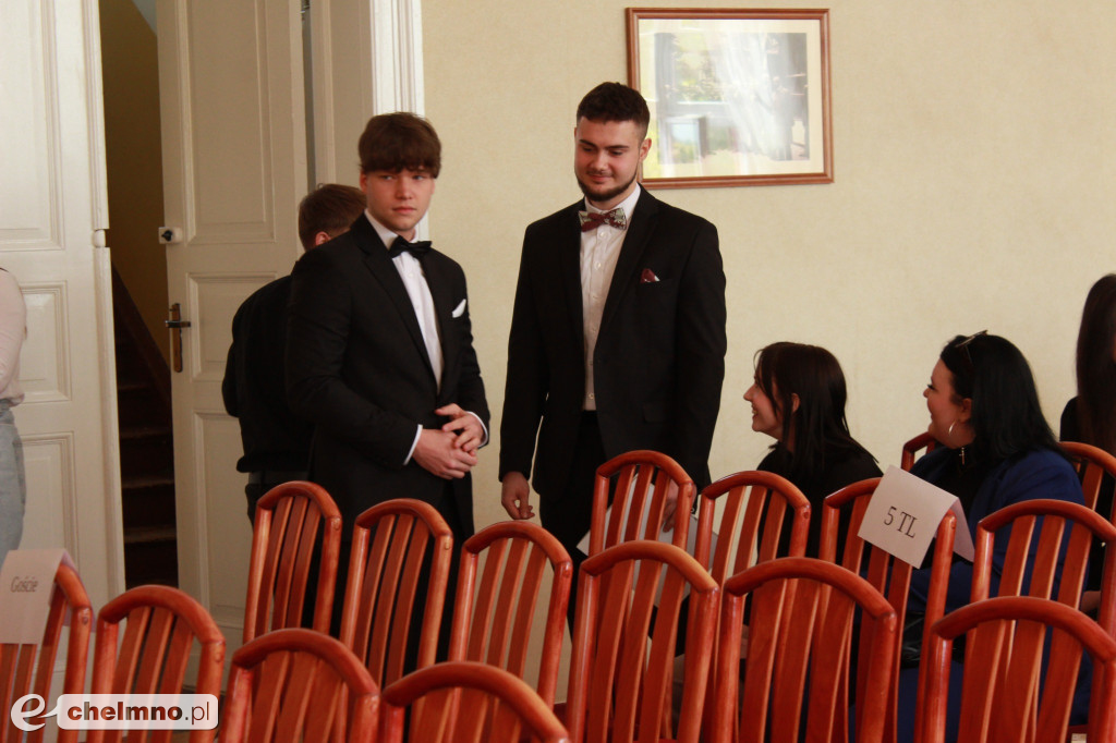 Pożegnanie uczniów klas maturalnych w ZS nr 2 w Chełmnie