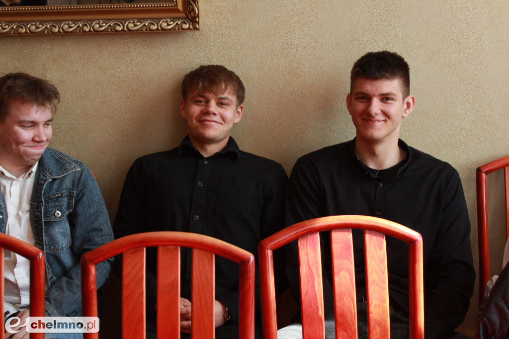 Pożegnanie uczniów klas maturalnych w ZS nr 2 w Chełmnie