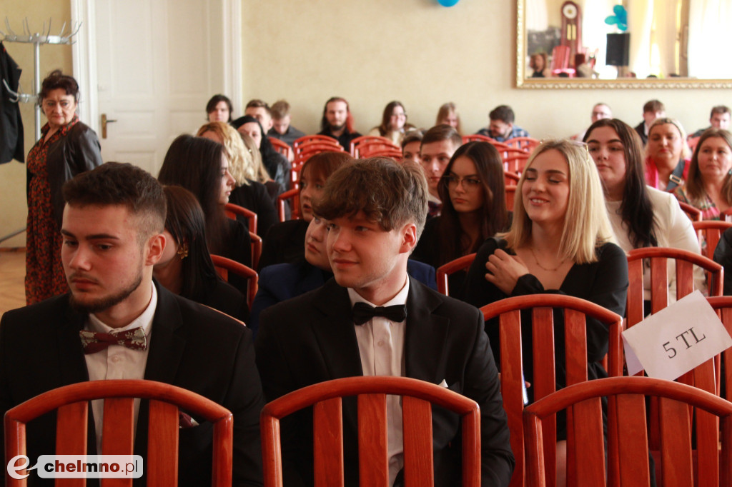 Pożegnanie uczniów klas maturalnych w ZS nr 2 w Chełmnie