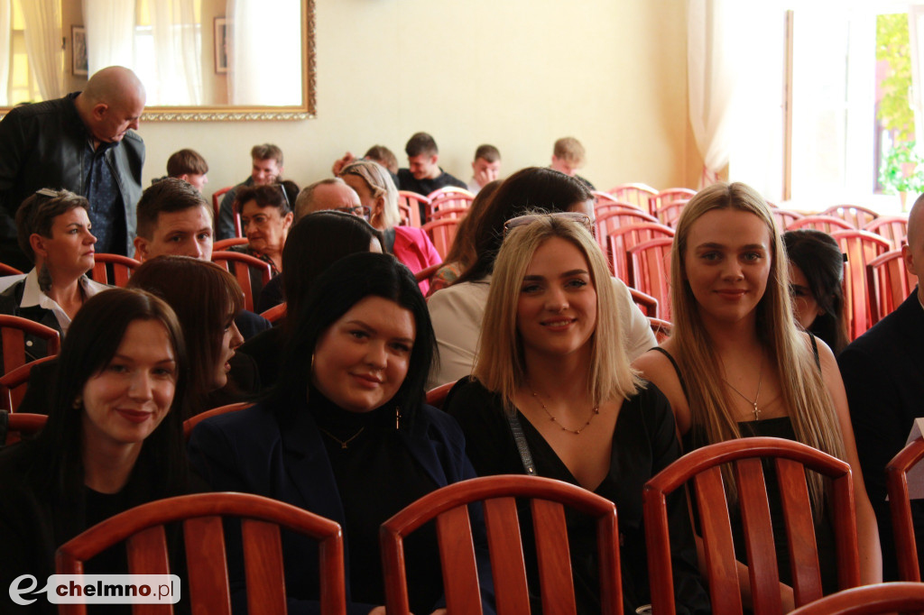 Pożegnanie uczniów klas maturalnych w ZS nr 2 w Chełmnie
