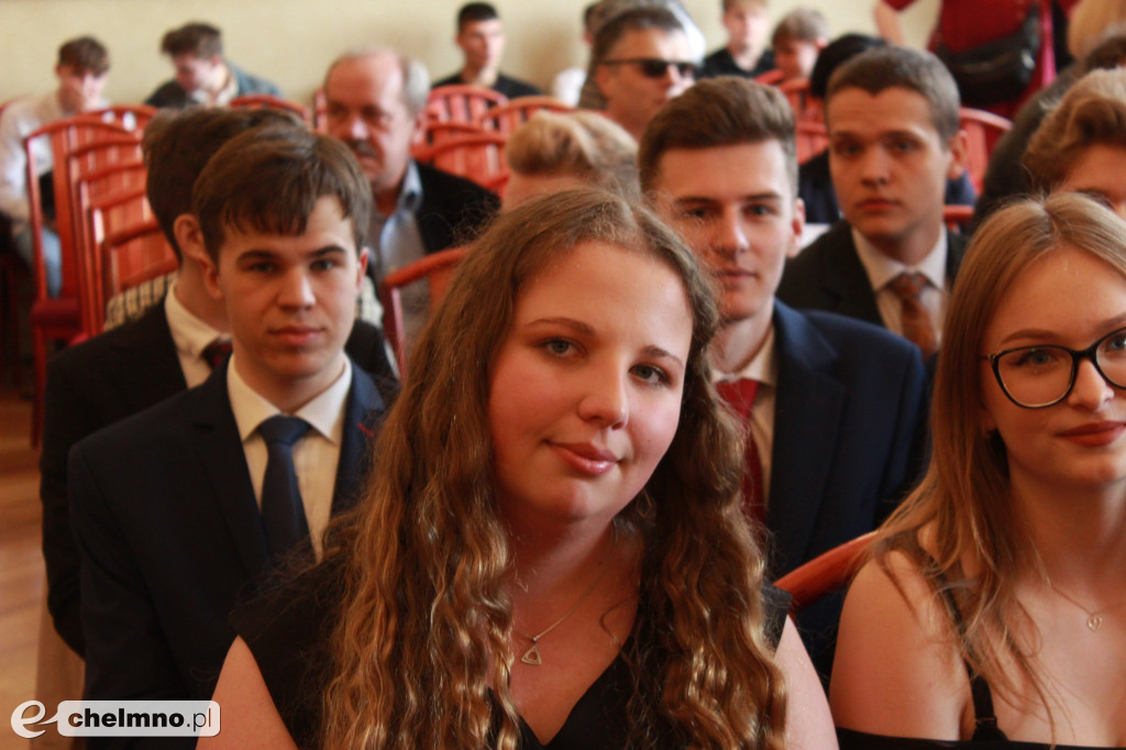 Pożegnanie uczniów klas maturalnych w ZS nr 2 w Chełmnie
