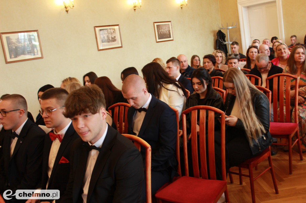 Pożegnanie uczniów klas maturalnych w ZS nr 2 w Chełmnie