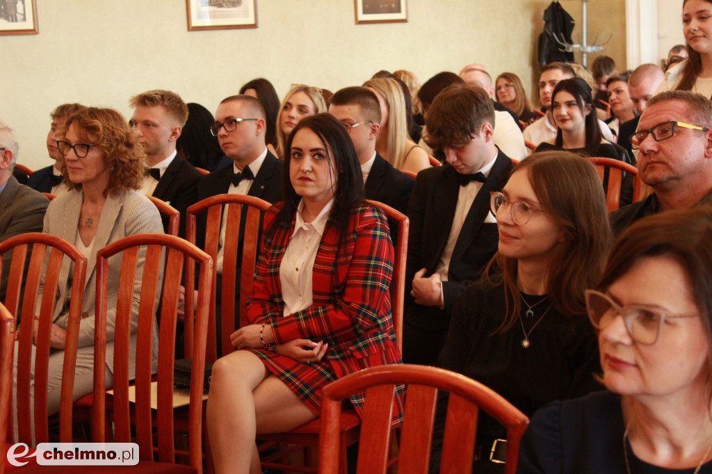 Pożegnanie uczniów klas maturalnych w ZS nr 2 w Chełmnie