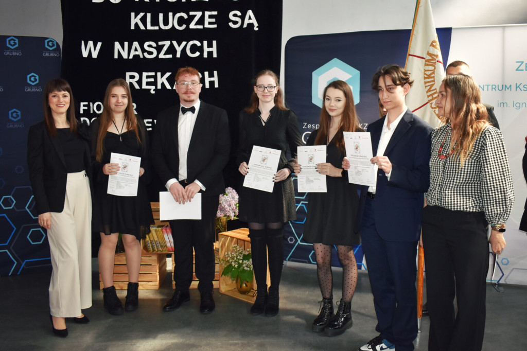 Wzruszające zakończenie roku absolwentów ZS CKZ w Grubnie