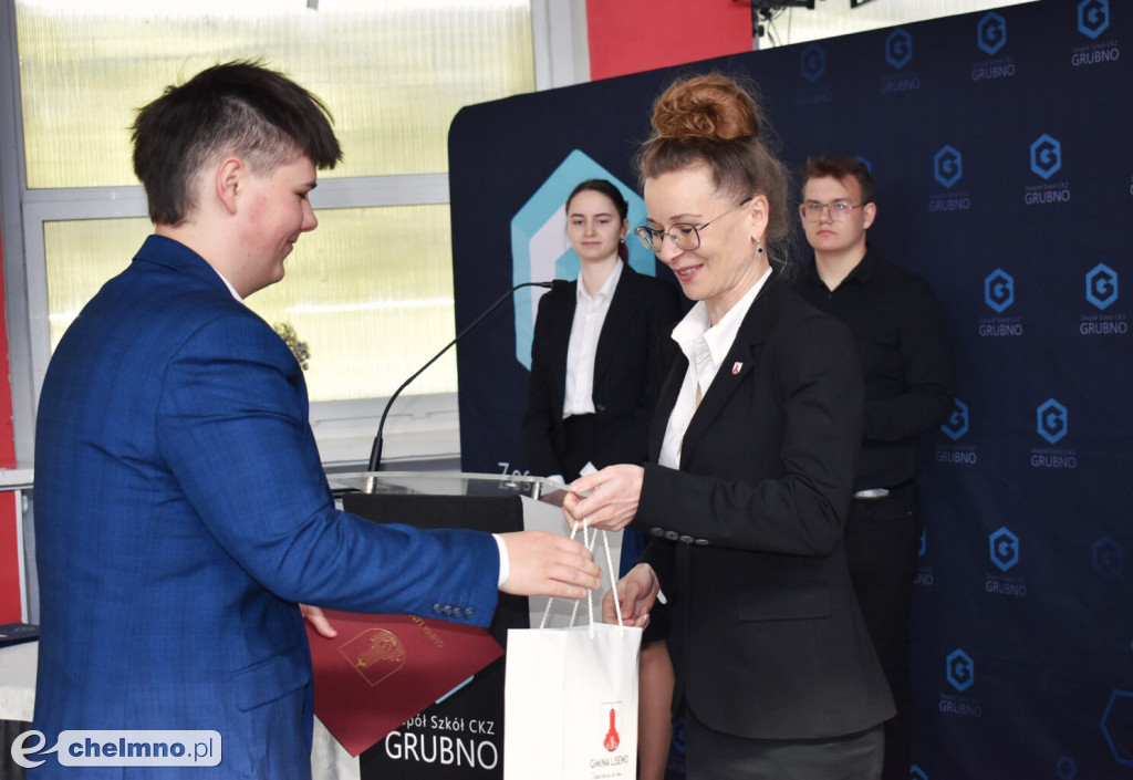 Wzruszające zakończenie roku absolwentów ZS CKZ w Grubnie