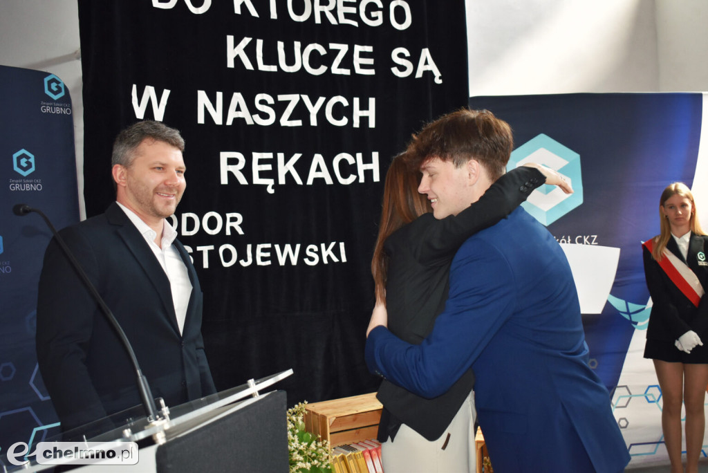 Wzruszające zakończenie roku absolwentów ZS CKZ w Grubnie