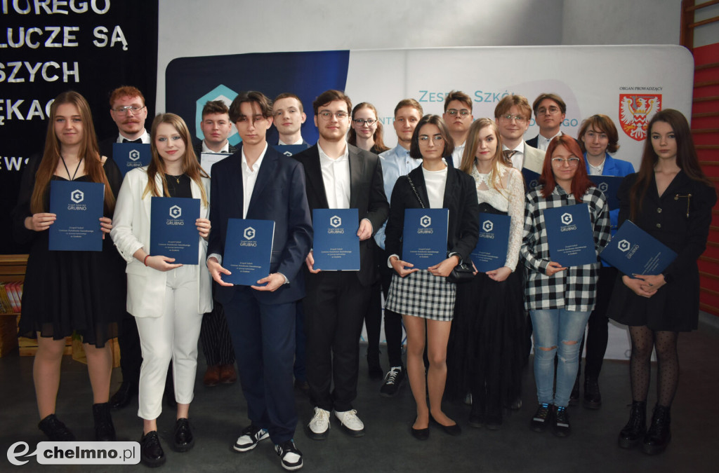 Wzruszające zakończenie roku absolwentów ZS CKZ w Grubnie