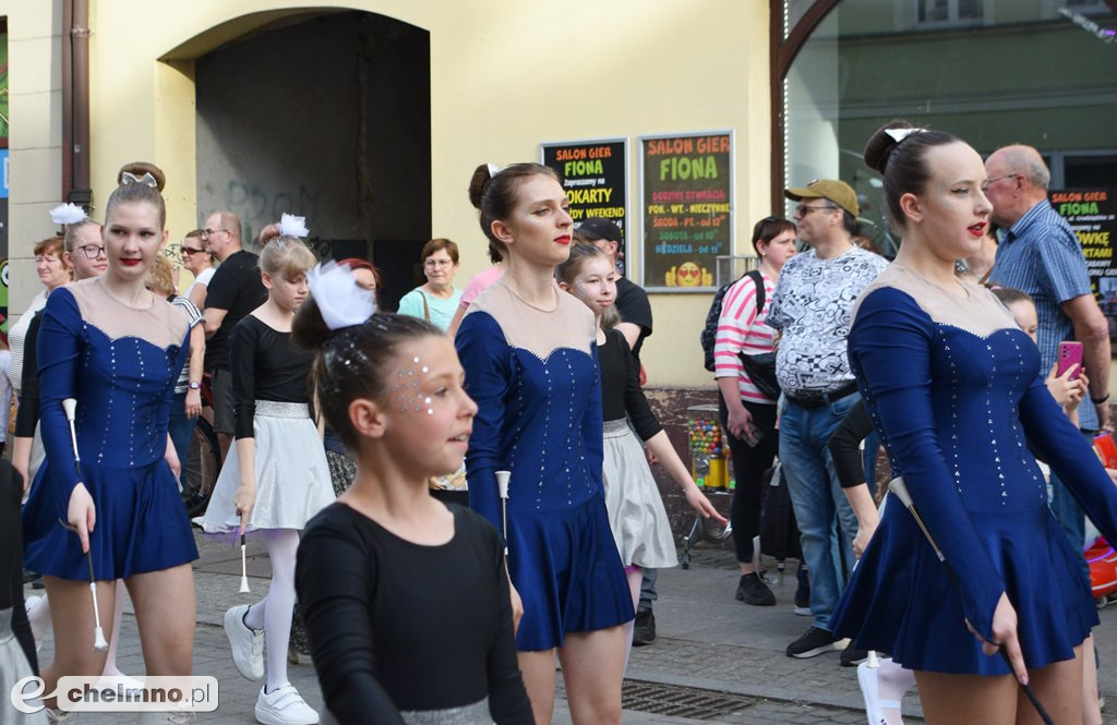 Barwny korowód i piękne występy na Rynku