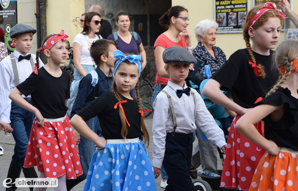 Barwny korowód i piękne występy na Rynku