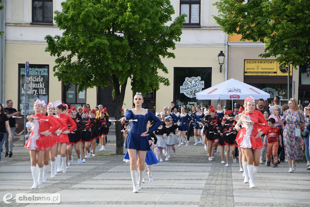 Barwny korowód i piękne występy na Rynku
