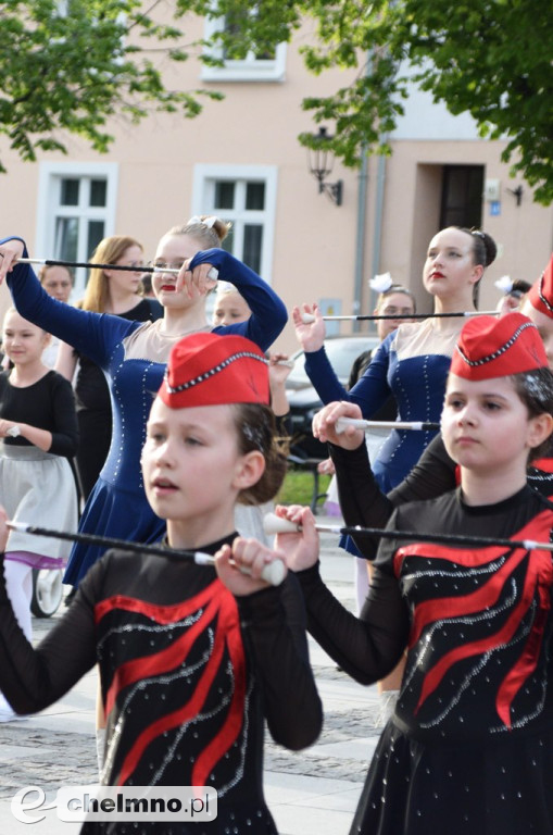 Barwny korowód i piękne występy na Rynku