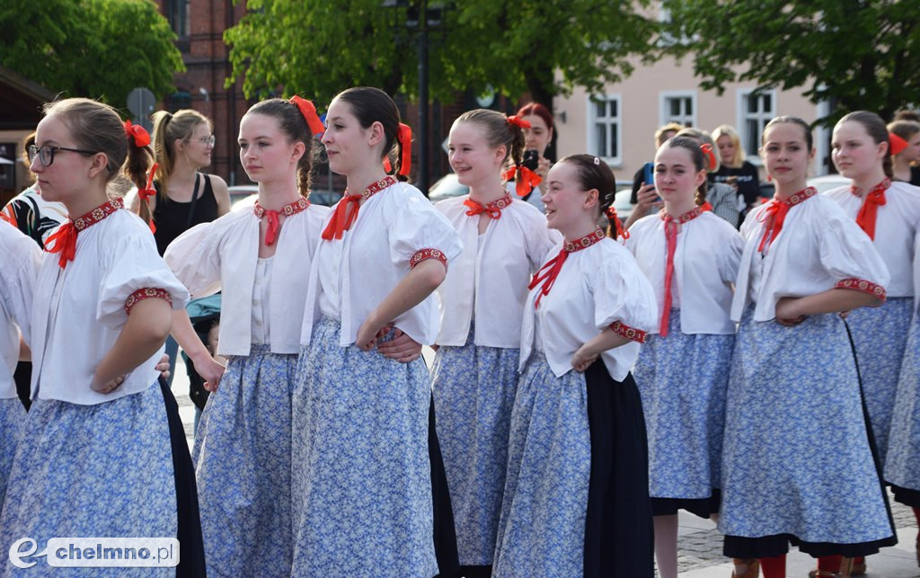 Barwny korowód i piękne występy na Rynku