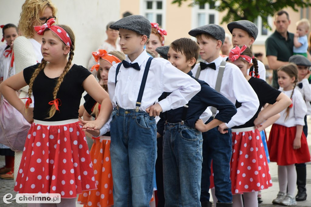 Barwny korowód i piękne występy na Rynku