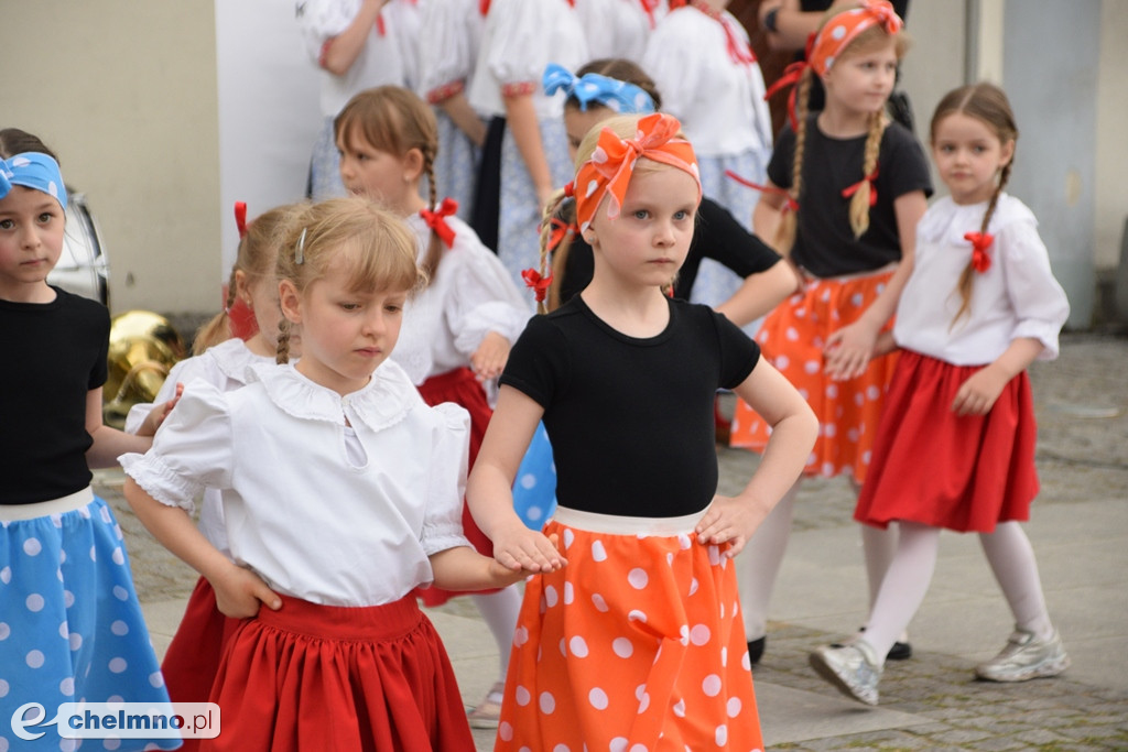 Barwny korowód i piękne występy na Rynku