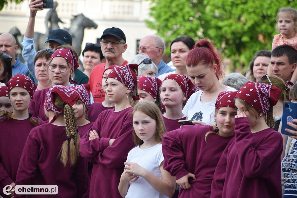 Barwny korowód i piękne występy na Rynku