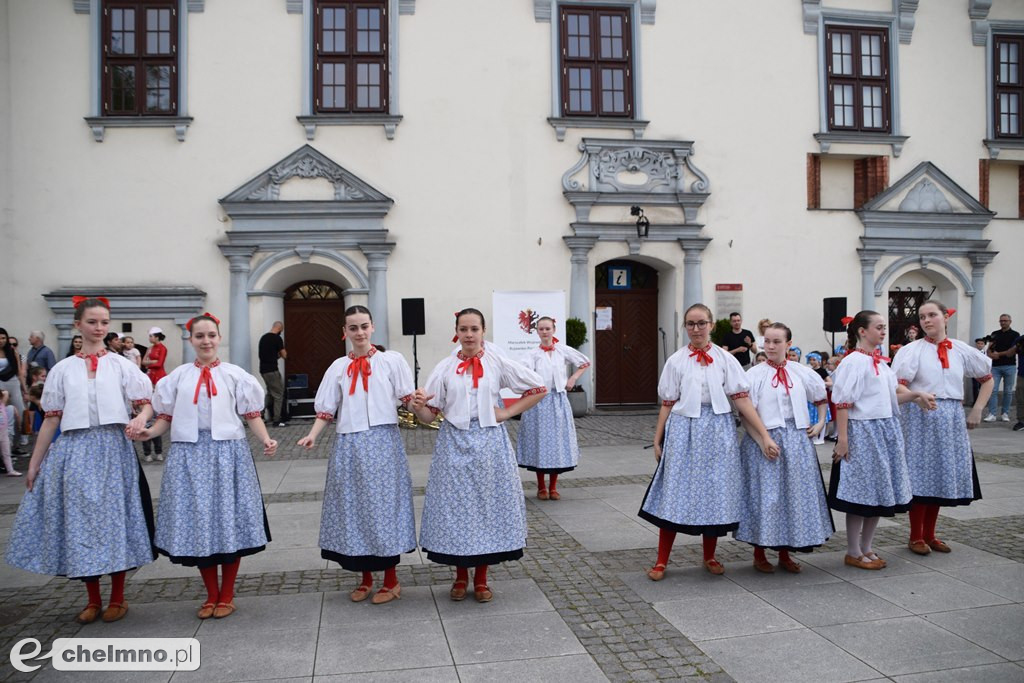 Barwny korowód i piękne występy na Rynku