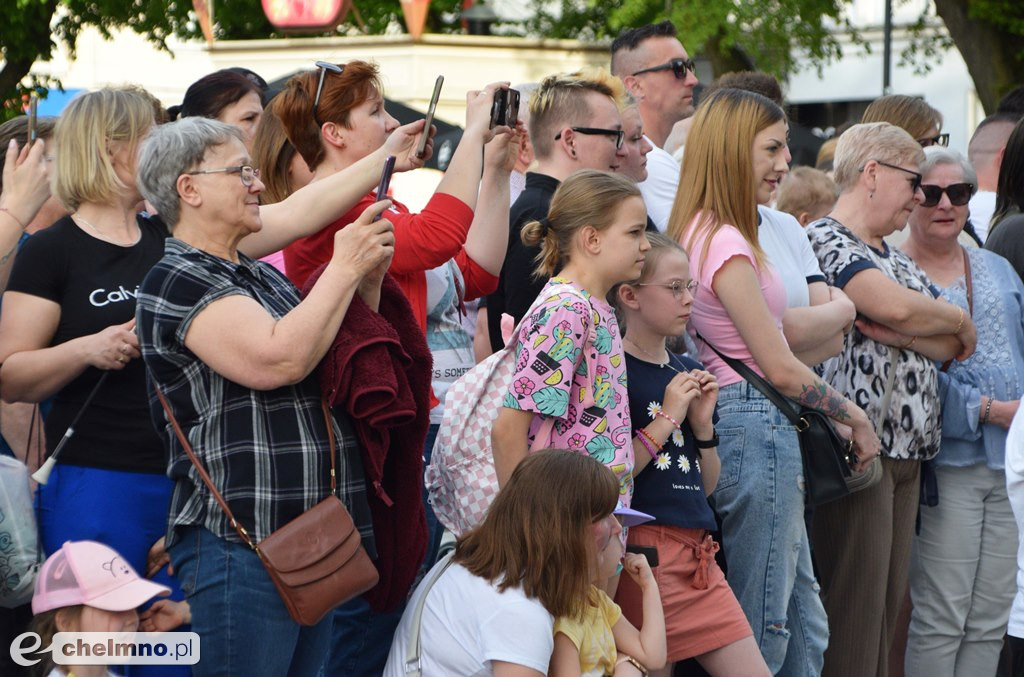 Barwny korowód i piękne występy na Rynku