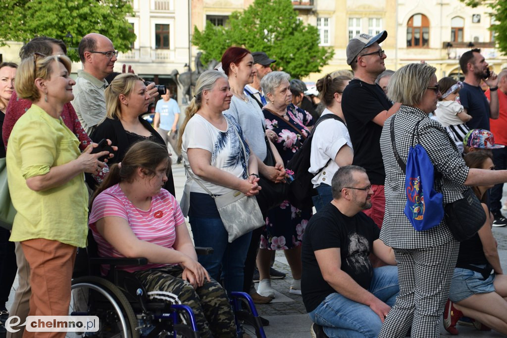 Barwny korowód i piękne występy na Rynku
