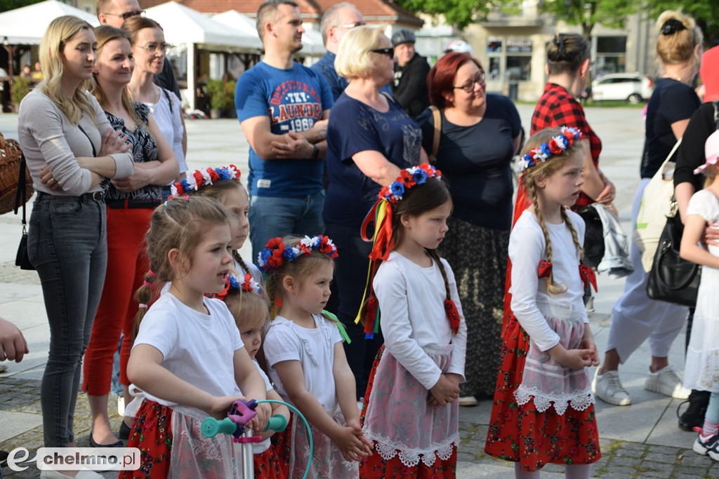 Barwny korowód i piękne występy na Rynku