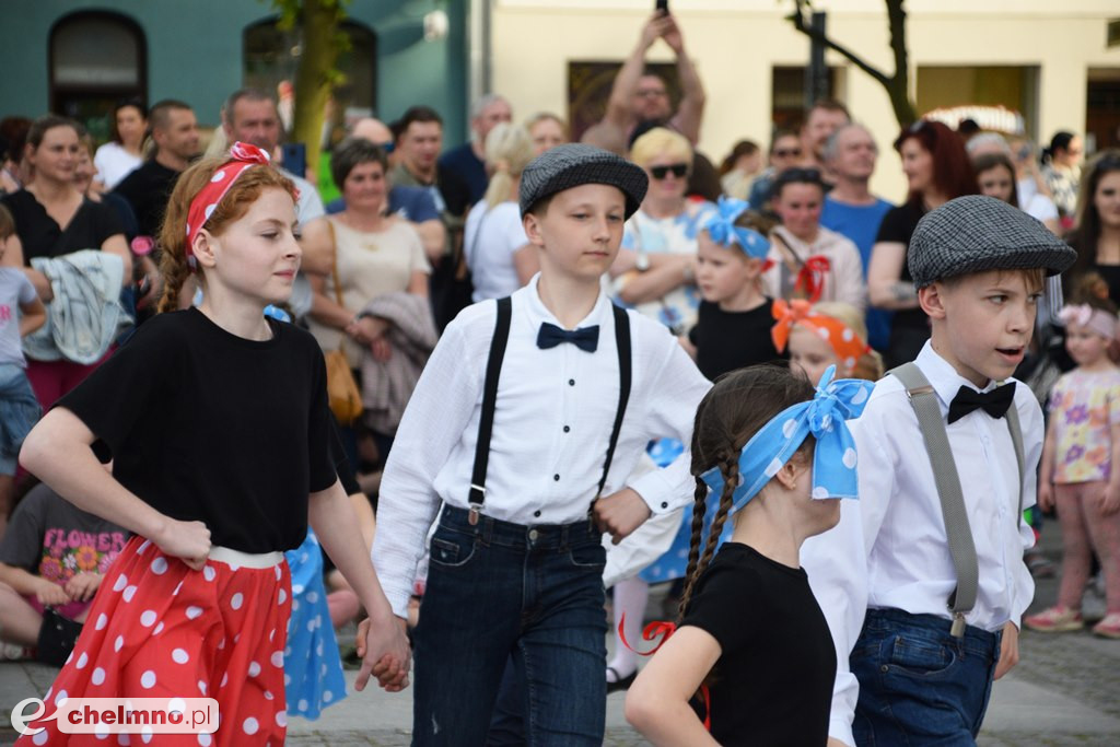Barwny korowód i piękne występy na Rynku