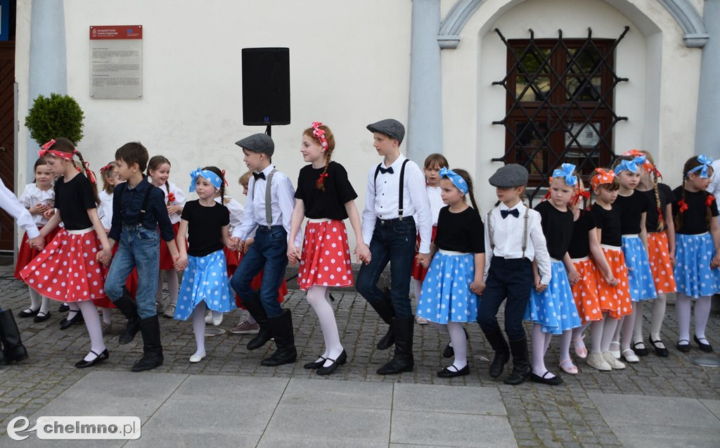 Barwny korowód i piękne występy na Rynku