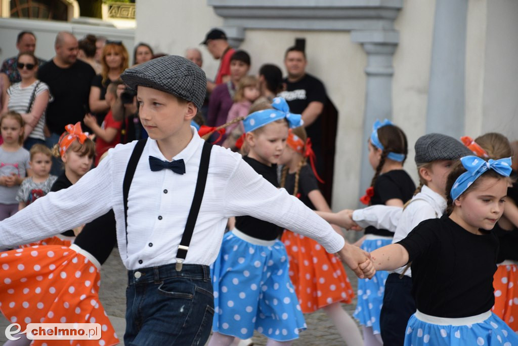 Barwny korowód i piękne występy na Rynku