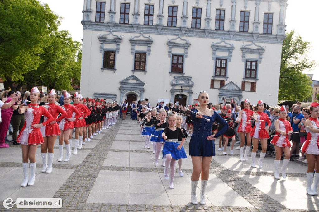 Barwny korowód i piękne występy na Rynku