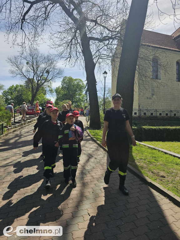 Plenerowe zabawy w patriotycznym nastroju z okazji Dnia Flagi