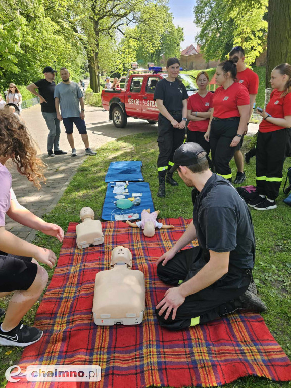 Plenerowe zabawy w patriotycznym nastroju z okazji Dnia Flagi